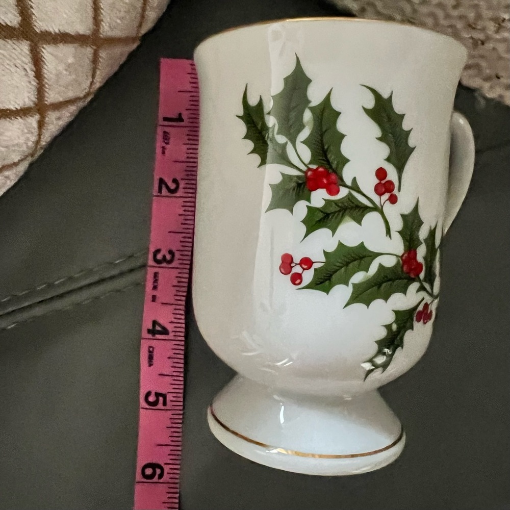 VINTAGE 1986 ALL THE TRIMMINGS 9 oz HOLLY & BERRIES Footed PORCELAIN MUG Cup - Picture 11 of 14